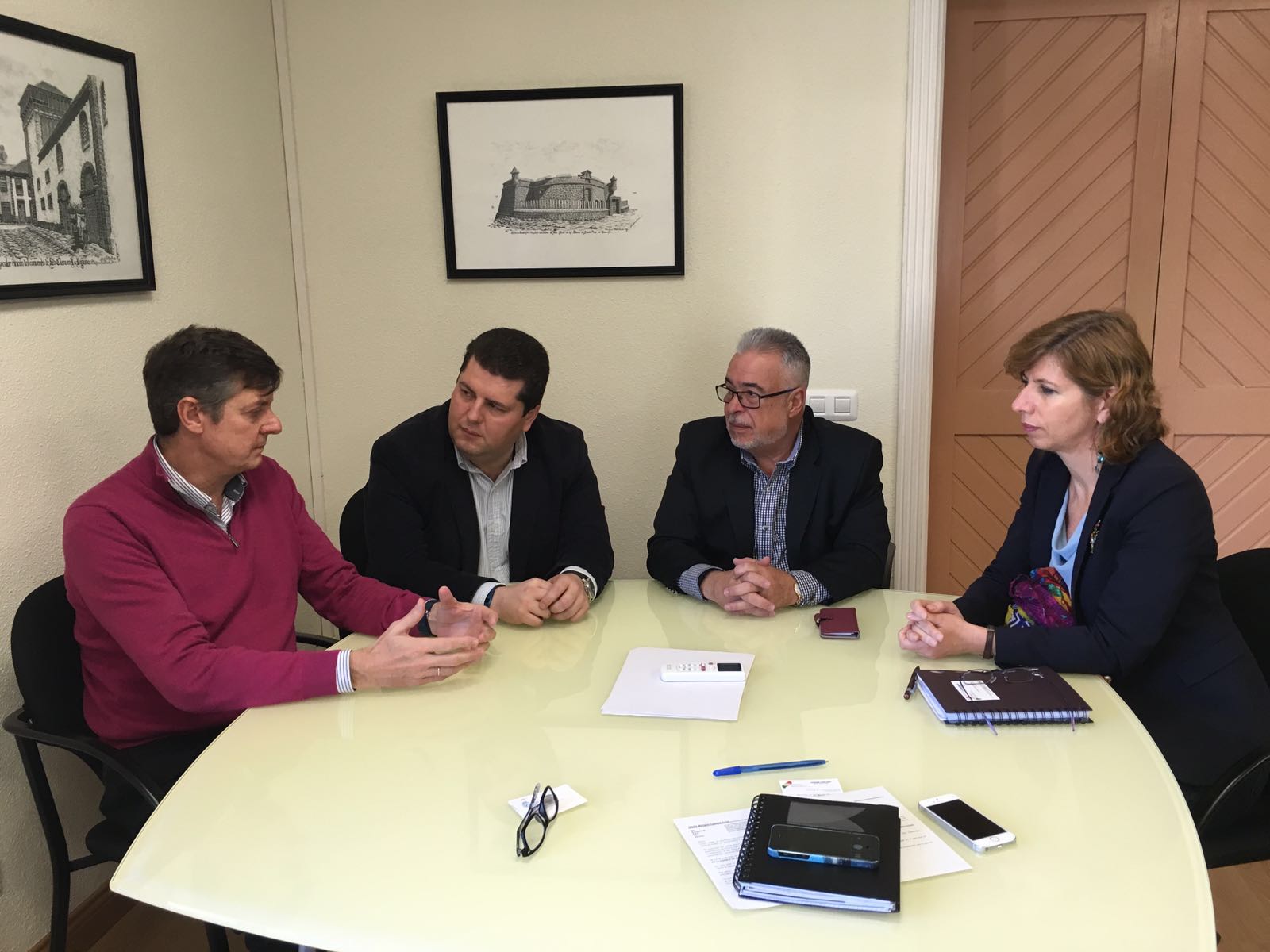 Cabildo y Empresarios de Arona detallan las mejoras en las vías, aparcamientos y señalización